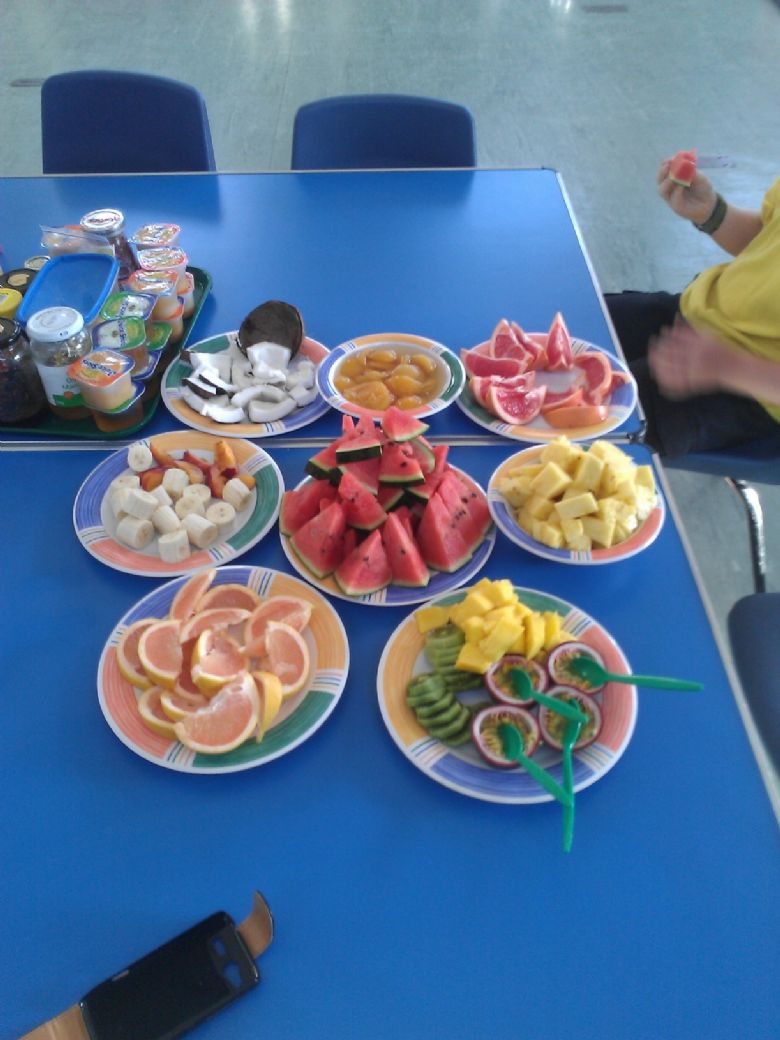  Tropical fruit breakfast